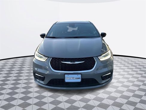 Used 2025 Chrysler Pacifica Select image 8
