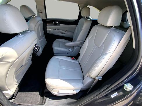 Used 2022 Kia Sorento S FWD image 20