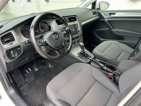 Used 2017 Volkswagen Golf S image 10