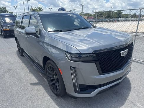 Used 2022 Cadillac Escalade ESV Sport Platinum w/ LPO, ONYX Package AWD/4WD image 3