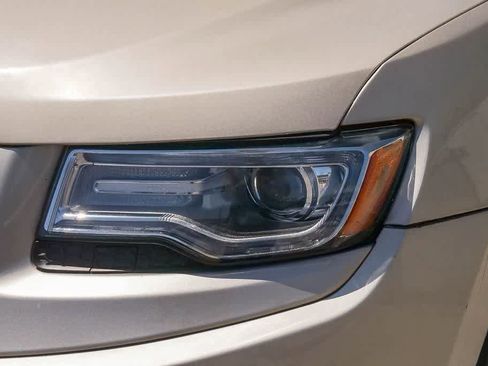 Used 2014 Jeep Grand Cherokee Limited w/ Luxury Group II AWD/4WD image 4