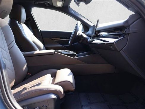 Used 2025 BMW 530i xDrive w/ Premium Package AWD/4WD image 27