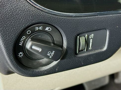 Used 2019 Dodge Grand Caravan SXT FWD image 10