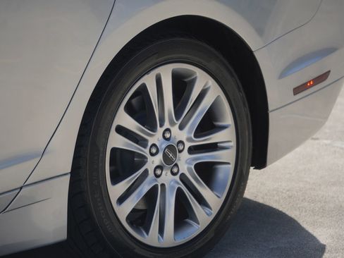 Used 2014 Lincoln MKZ Sedan 4D w/ Equipment Group 102A Reserve image 37