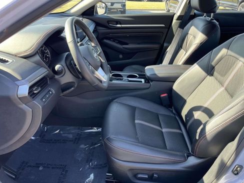 Used 2023 Nissan Altima 2.5 SR FWD image 14