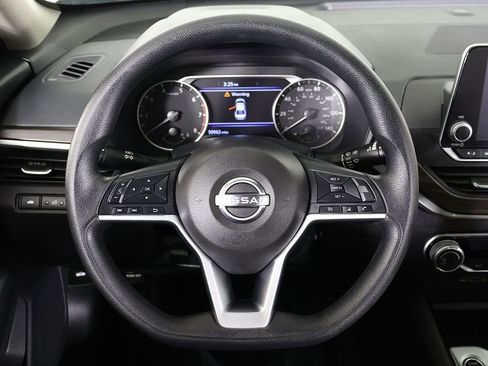 Used 2024 Nissan Altima 2.5 SV image 30