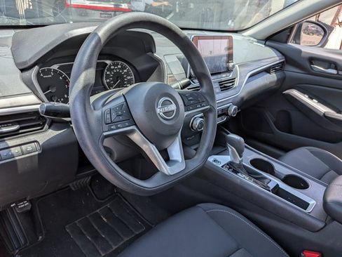 Used 2025 Nissan Altima 2.5 SV FWD image 6