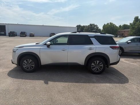 Used 2025 Nissan Pathfinder SV AWD/4WD image 3