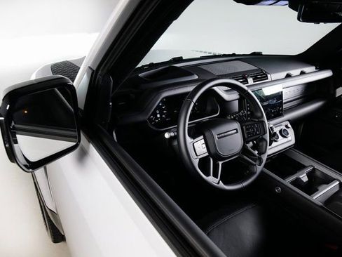Used 2025 Land Rover Defender 130 V8 image 24