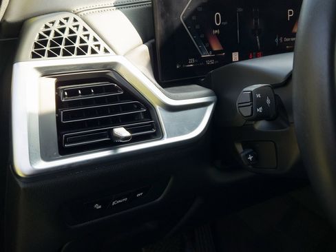 Used 2025 BMW X5 sDrive40i w/ Parking Assistance Package image 13