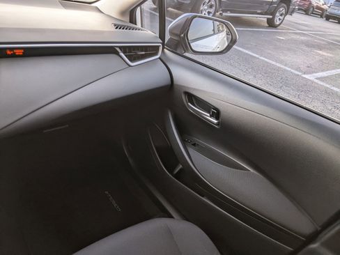 Used 2021 Toyota Corolla LE image 13