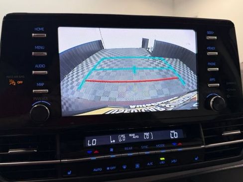 Used 2022 Toyota Sienna XLE FWD image 19