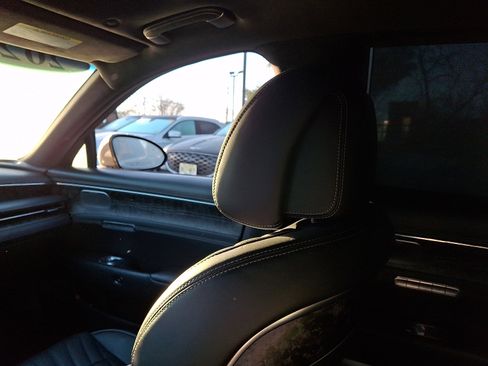 Used 2023 Genesis G90 3.5T image 17