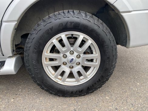 Used 2017 Ford Expedition Limited image 2