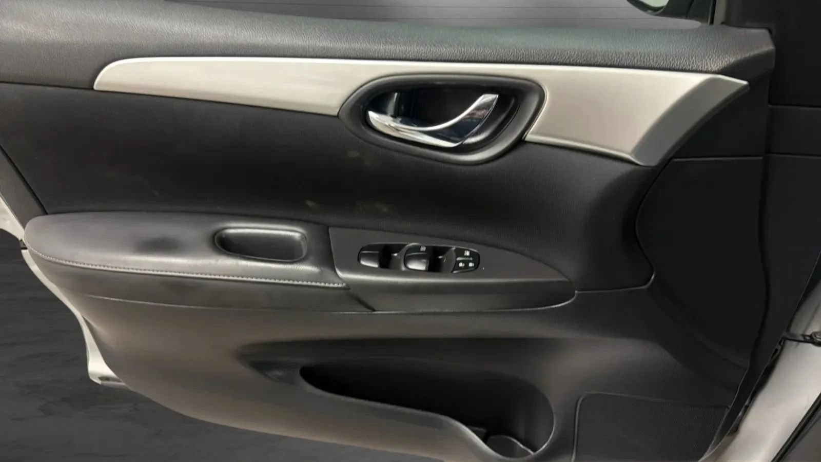 Used 2018 Nissan Sentra S FWD image 17
