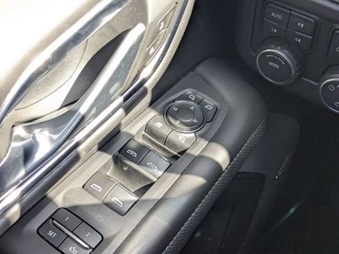 Used 2024 Chevrolet Suburban Premier image 21