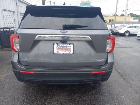 Used 2021 Ford Explorer XLT AWD/4WD image 2
