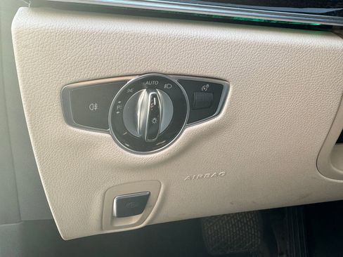 Used 2017 Mercedes-Benz E 300 4MATIC image 27