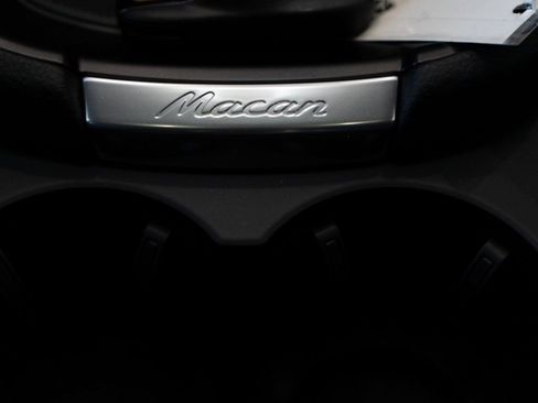 Certified 2025 Porsche Macan AWD/4WD image 22