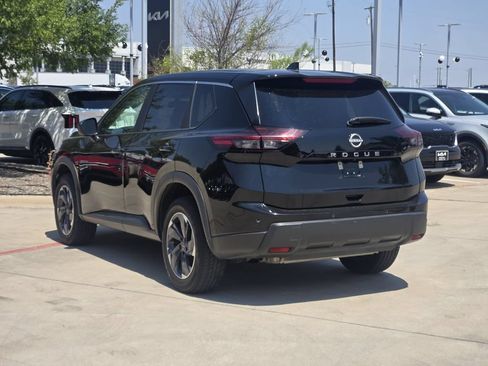 Used 2025 Nissan Rogue SV FWD image 3