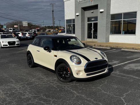 Used 2016 MINI Cooper 2-Door Hardtop image 6