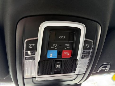 Used 2025 RAM 2500 Laramie AWD/4WD image 21