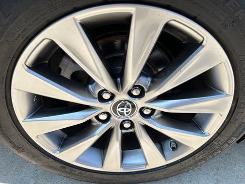 Used 2015 Toyota Camry XLE w/ Advanced Technology Package FWD image 7