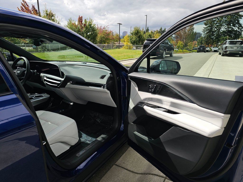 Certified 2024 Cadillac Lyriq Luxury AWD/4WD image 12