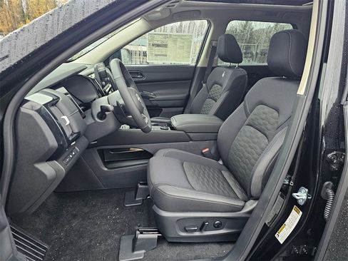 New 2025 Nissan Pathfinder SV w/ SV Premium Package image 20