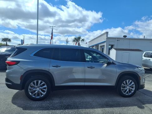 Used 2025 Buick Enclave Preferred FWD image 21