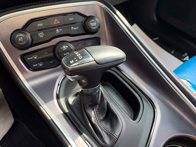 Used 2015 Dodge Challenger R/T RWD image 20