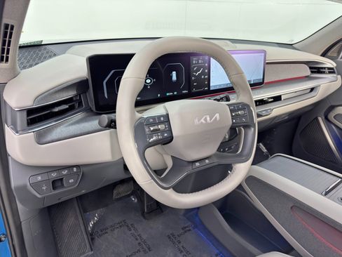 Used 2024 Kia EV9 Land image 14
