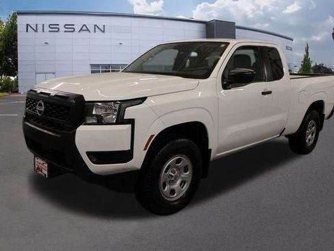 Certified 2025 Nissan Frontier S image 4