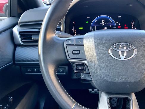 Used 2025 Toyota Camry SE FWD image 23