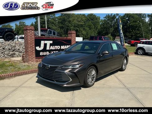 Used 2019 Toyota Avalon Limited w/ All Weather Liner Package FWD image 2