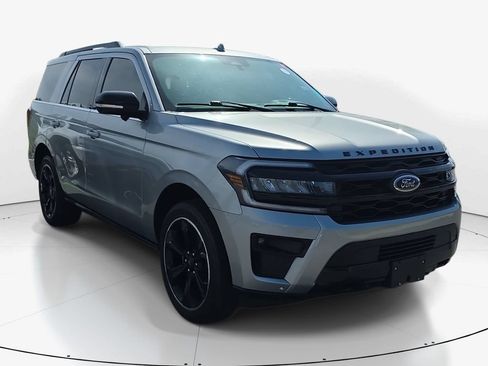 Used 2023 Ford Expedition Limited AWD/4WD image 4