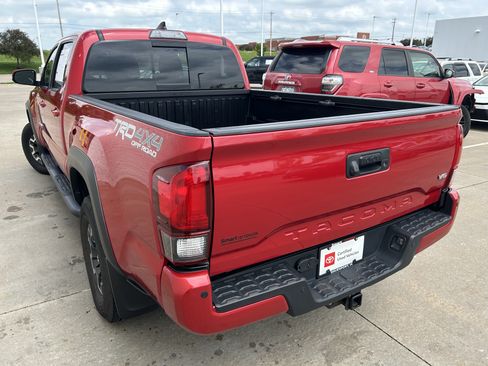 Certified 2018 Toyota Tacoma TRD Off-Road w/ Technology Package AWD/4WD image 4