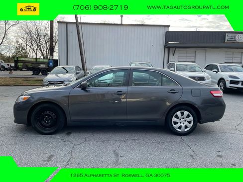 Used 2010 Toyota Camry XLE FWD image 4