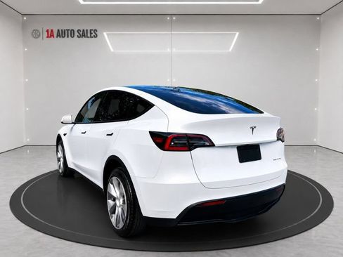 Used 2023 Tesla Model Y Long Range AWD/4WD image 3