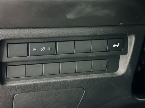 Used 2024 Mitsubishi Outlander SE image 16