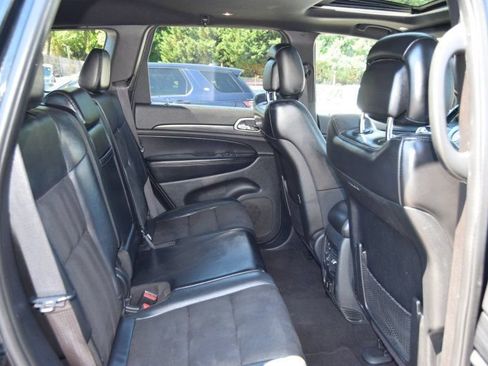 Used 2020 Jeep Grand Cherokee Laredo AWD/4WD image 35