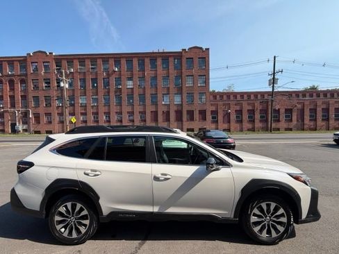 Used 2024 Subaru Outback Limited AWD/4WD image 4
