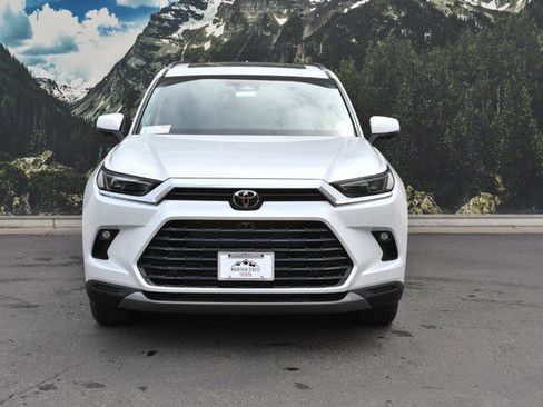 New 2026 Toyota Grand Highlander AWD image 2