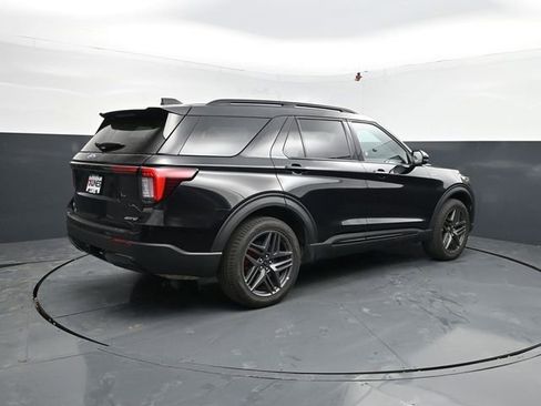 Used 2025 Ford Explorer ST-Line w/ ST-Line Street Pack AWD/4WD image 9