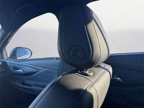 Used 2025 Buick Envista Sport Touring w/ Convenience I Package image 18
