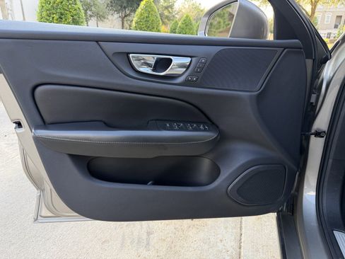 Used 2019 Volvo S60 T5 Momentum w/ Premium Package image 20