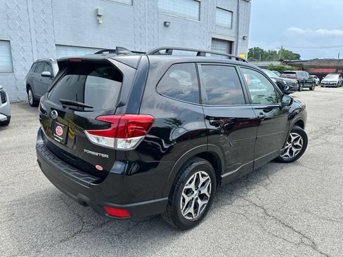 Used 2023 Subaru Forester Premium AWD/4WD image 6