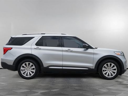 Used 2021 Ford Explorer Limited w/ Equipment Group 301A RWD image 4
