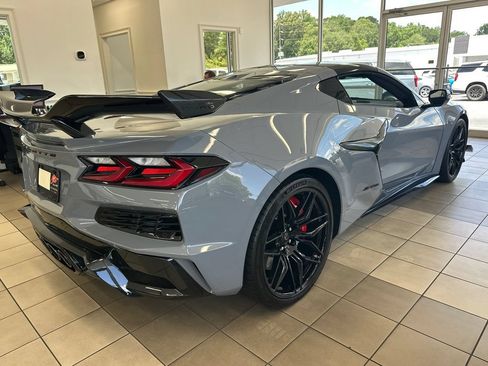 Used 2025 Chevrolet Corvette Z06 RWD image 5