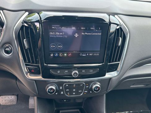 Used 2023 Chevrolet Traverse LT w/ Rear Camera Mirror Package AWD/4WD image 8